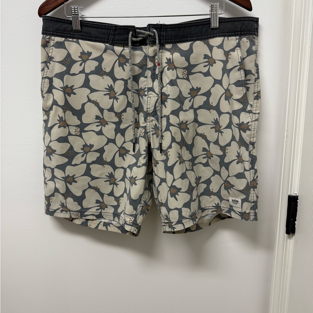 Katin Black and Cream Board Shorts Quick-Dry Swimwear